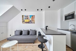 Studio, City View | Living area