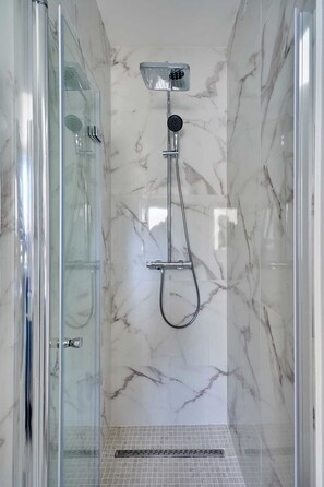 Superior Apartment | Bathroom