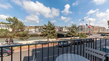 Comfort Studio, Balcony, River View | Teres/patio