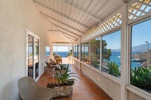 Apartment, 2 Bedrooms, Balcony, Ocean View | Interior