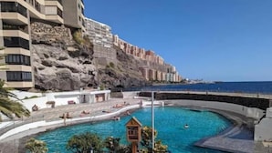 Apartment, 2 Schlafzimmer, Balkon, Meerblick | Pool | Außenpool