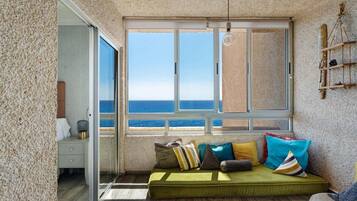 Apartment, 2 Bedrooms, Balcony, Ocean View | Interior