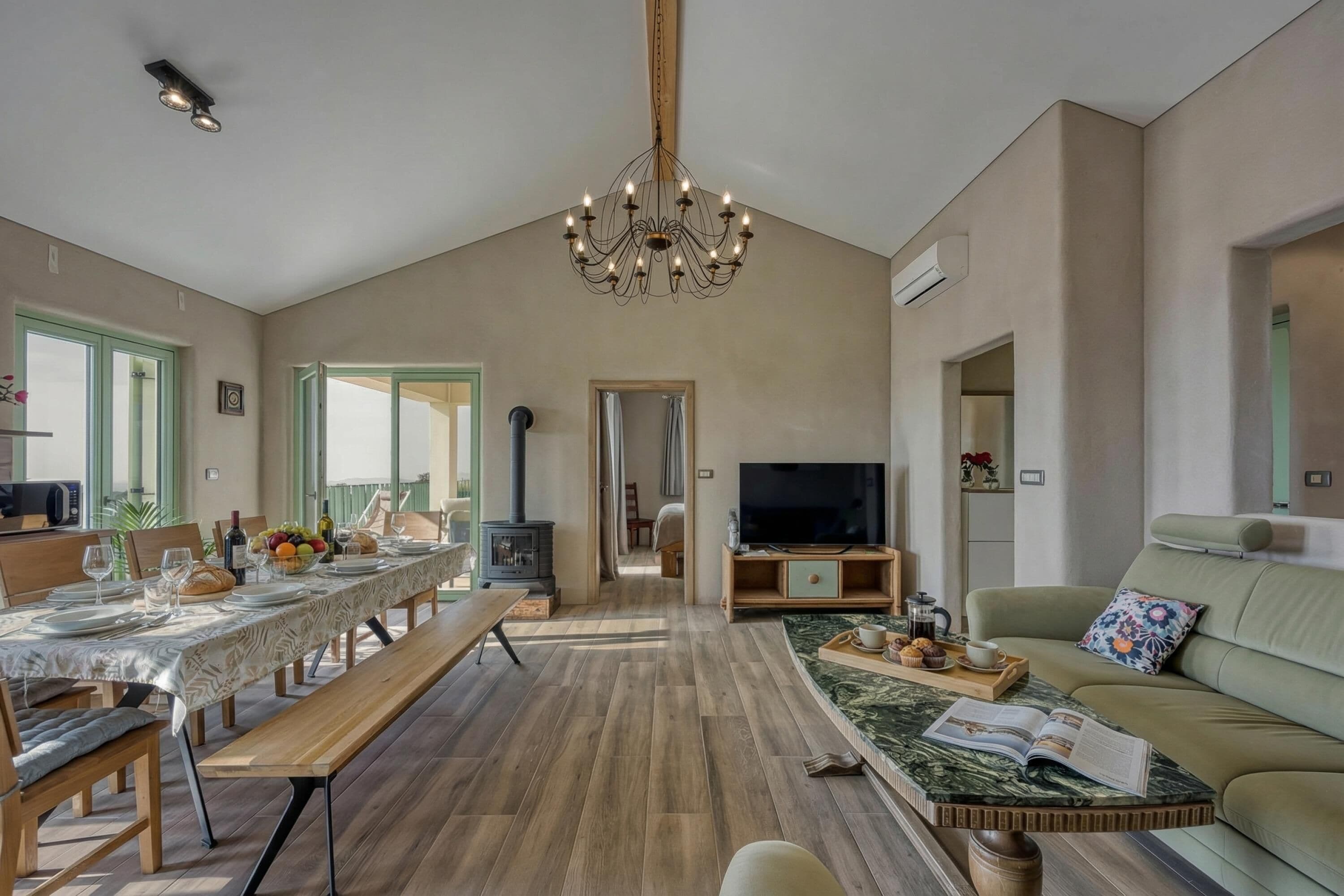Villa familiar, 3 habitaciones, balcón (Pool Vila Olivia with Sauna) | Zona de estar | Una televisión de pantalla plana