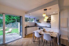 Geladeira, micro-ondas, fog ão, cooktop