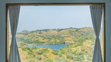 Villa, 4 Bedrooms, Kitchen, Mountain View | Lake view
