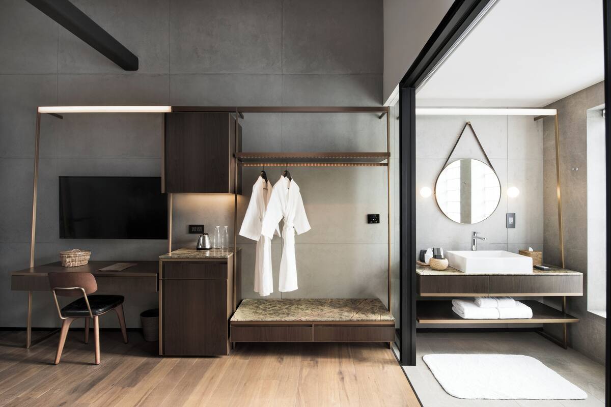 Gác (Warehouse) | Minibar, két bảo mật tại phòng, bàn, màn/rèm cản sáng 