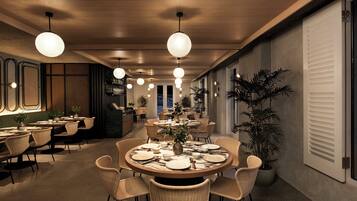 Un comedor moderno con mesas redondas, sillas de mimbre e iluminación colgante.