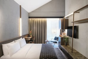 Loft (Warehouse) | 1 bedroom, in-room safe, blackout drapes, free cribs/infant beds