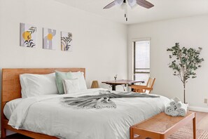 3 chambres, fer et planche à repasser, Wi-Fi, draps fournis