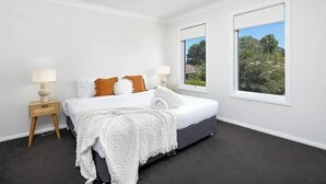 Unclassified image, 5 of 22, button - Contemporary living in Wagga Wagga at its finest. (Wagga Wagga)