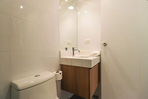 Bruser, hårtørrer, håndklæder