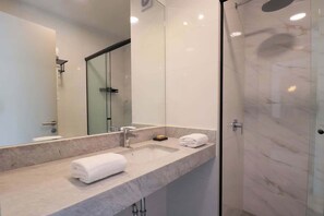 Shower, hair dryer, towels