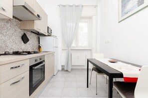 Fridge, microwave, oven, stovetop - VivimiHome - Crespi House (Milano)