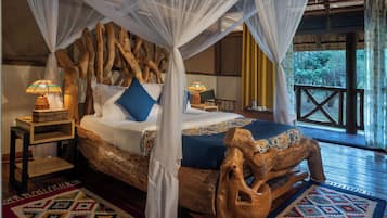 Individually furnished, desk, laptop workspace, blackout drapes