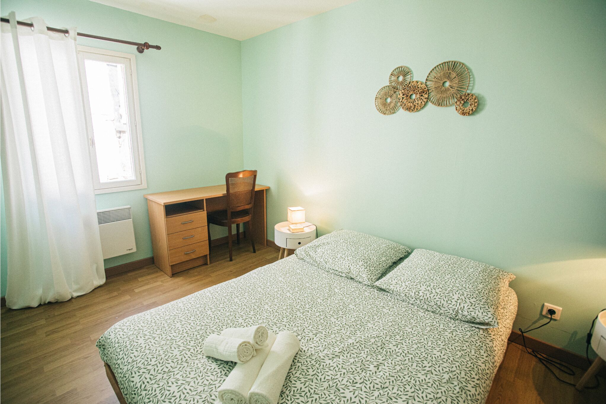 2 chambres, fer et planche à repasser, Wi-Fi, draps fournis