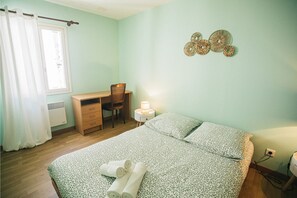 2 bedrooms, iron/ironing board, WiFi, bed sheets - Charming town house in the heart of the medieval city (Montpezat-de-Quercy)