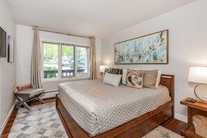 3 bedrooms, desk, iron/ironing board, travel cot - All Seasons | B1 - 3 Bedroom/ 2 bath condo Vail Village (Vail)