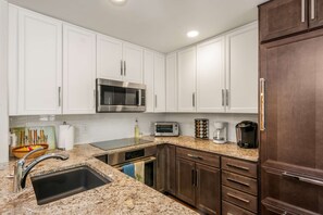 Fridge, microwave, oven, stovetop - All Seasons | B1 - 3 Bedroom/ 2 bath condo Vail Village (Vail)