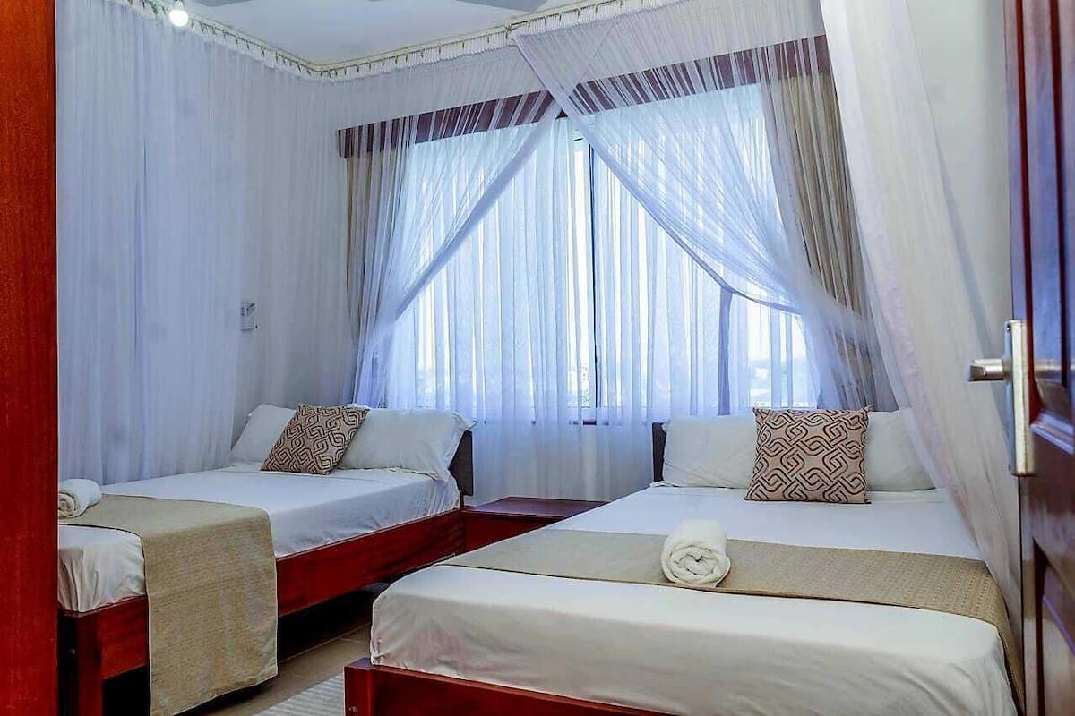 Luxury Condo, 2 Bedrooms, Beach View