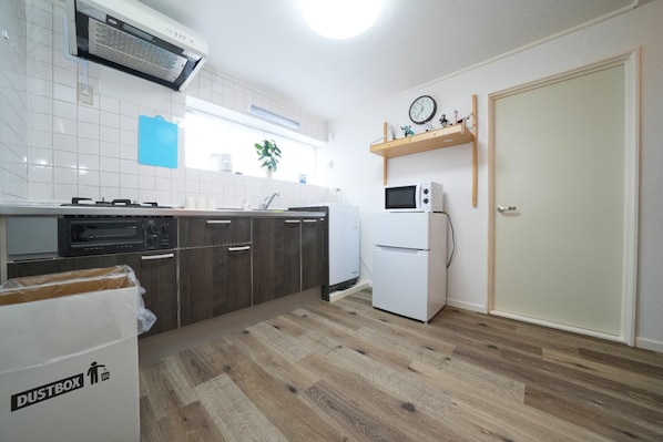 Private kitchen - 5 min walk from JR Higashi-Nakano station / 2DK / 5 people can stay / 5 min train ride to Shinjuku, a very popular area / Luggage storage OK (中野区)