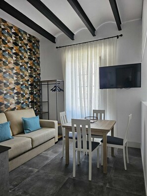 Deluxe Apartment | Living area | Flat-screen TV - APARTAMENTOS SAN FERNADO 32 (Córdoba)