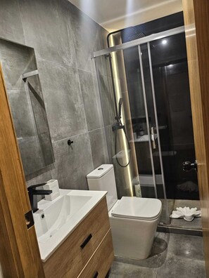 Family Apartment | Bathroom - APARTAMENTOS SAN FERNADO 32 (Córdoba)