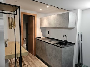 Deluxe Apartment | Private kitchen | Mini-fridge, stovetop, cookware/dishes/utensils