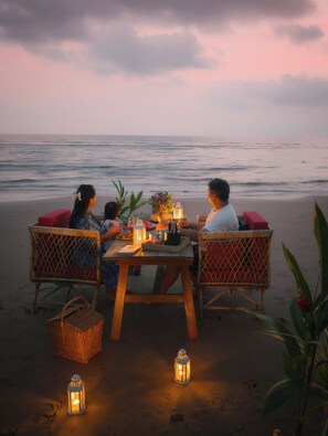 Outdoor dining - Kurma Private Beach (Kumta)
