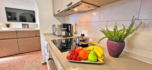 Fridge, microwave, oven, stovetop - Vacation apartment Casa Dom 1 in Morro Jable, roof terrace, sea view, 2 bedrooms (Morro Jable)