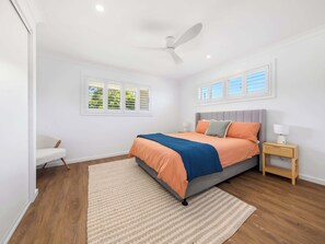 3 chambres, bureau, fer et planche à repasser, accès au Wi-Fi (inclus)