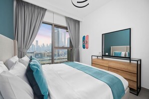 2 sovrum, skrivbord, strykjärn/strykbräda och resesäng