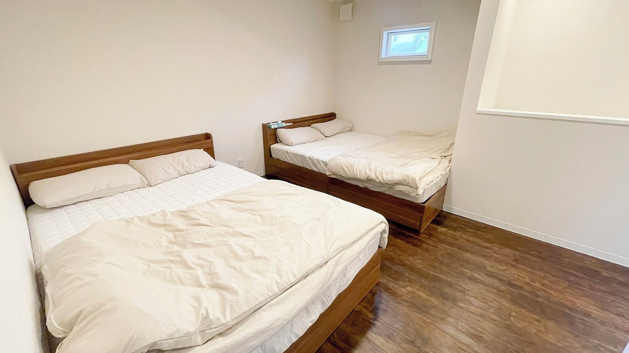2 bedrooms, individually decorated, individually furnished