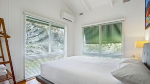 4 bedrooms, iron/ironing board, free WiFi