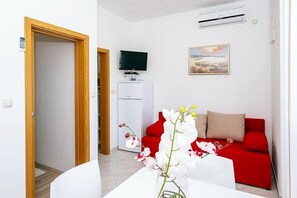 Basic Apartment | Living area - Apartments Perinic (Vrsi)