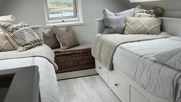 Cottage | 2 bedrooms, free WiFi, bed sheets