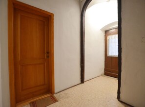 Lägenhet (One Bedroom Apartment) | Lobby