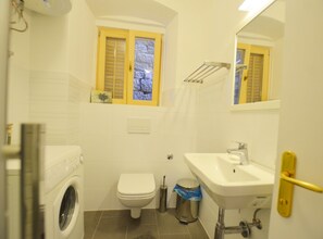 Appartamento (One Bedroom Apartment) | Bagno | Doccia, asciugamani