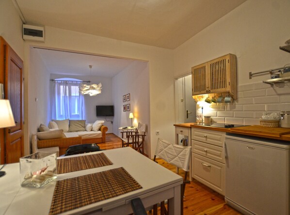 Lägenhet (One Bedroom Apartment) | Eget kök | Kylskåp
