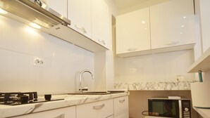 Apart Daire (One Bedroom Apartment with Balcony) | Özel mutfak | Buzdolabı 