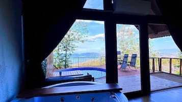Bungalow, Lake View | 2 bedrooms, minibar, laptop workspace, soundproofing