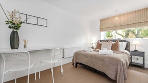 3 Schlafzimmer, Schreibtisch, Bügeleisen/Bügelbrett, WLAN