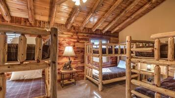 5 chambres, bureau, fer et planche à repasser, lit parapluie