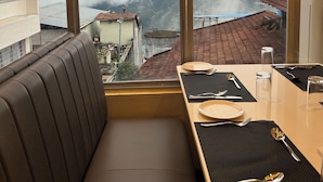 Restaurant - HOTEL OXINA CIIZEL (Kodaikanal)