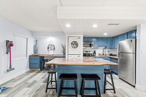 Fridge, microwave, oven, stovetop - Northeast Florida Retreat (Jacksonville Beach)