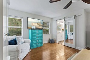 4 soverom, strykejern/-brett, wi-fi (inkludert) og sengetøy