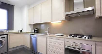 BEAUTIFUL APARTMENT SITUATED IN EIXAMPLE AREA OF BARCELONA