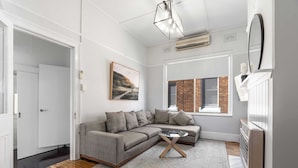 TV, offices - Incredible Location! 2 Bed CBD Dream (Orange)