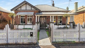 Exterior - Incredible Location! 2 Bed CBD Dream (Orange)