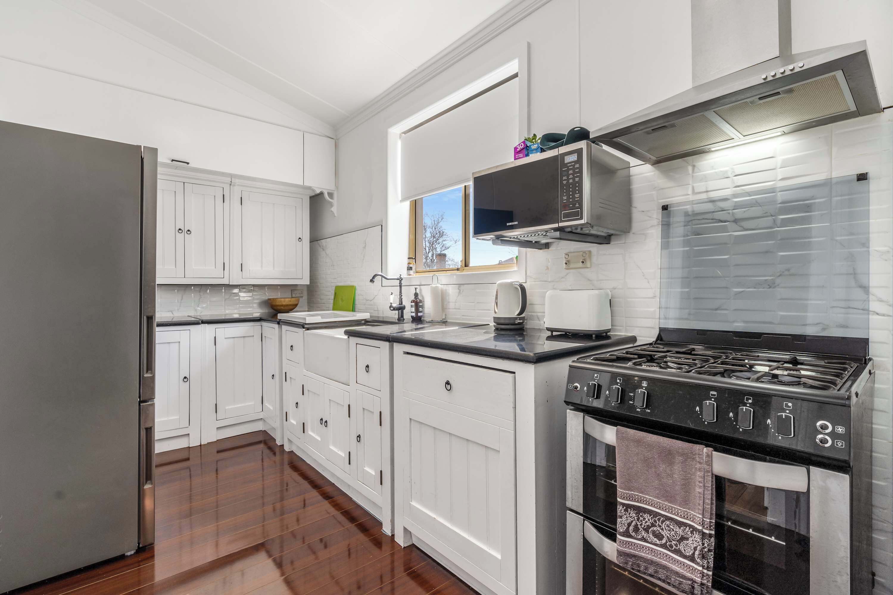 Fridge, oven, stovetop, dishwasher