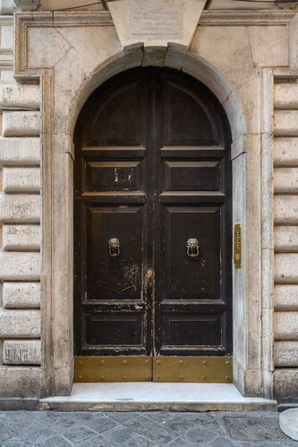 MARYLIN APARTMENT VIA THE CROSS